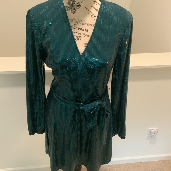 Cara Santana x Nine West emerald green medium Sequin Wrap Dress with belt. - Picture 4 of 11
